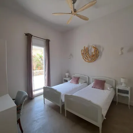 Yvonne In Alinda Leros Gourna
