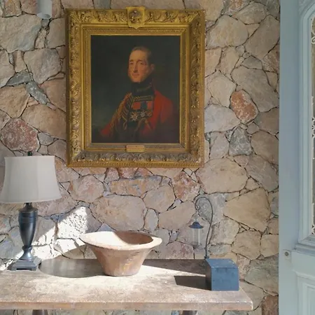 Yvonne In Alinda Leros Gourna