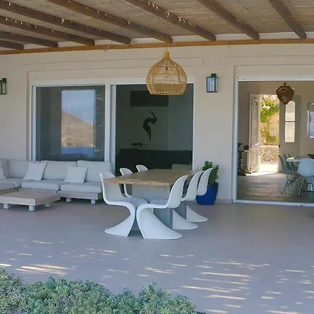 Yvonne In Alinda Leros