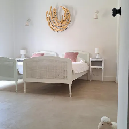 Yvonne In Alinda Leros Gourna