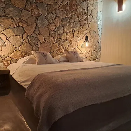 Yvonne In Alinda Leros *
