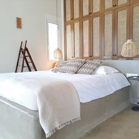 Yvonne In Alinda Leros Villa